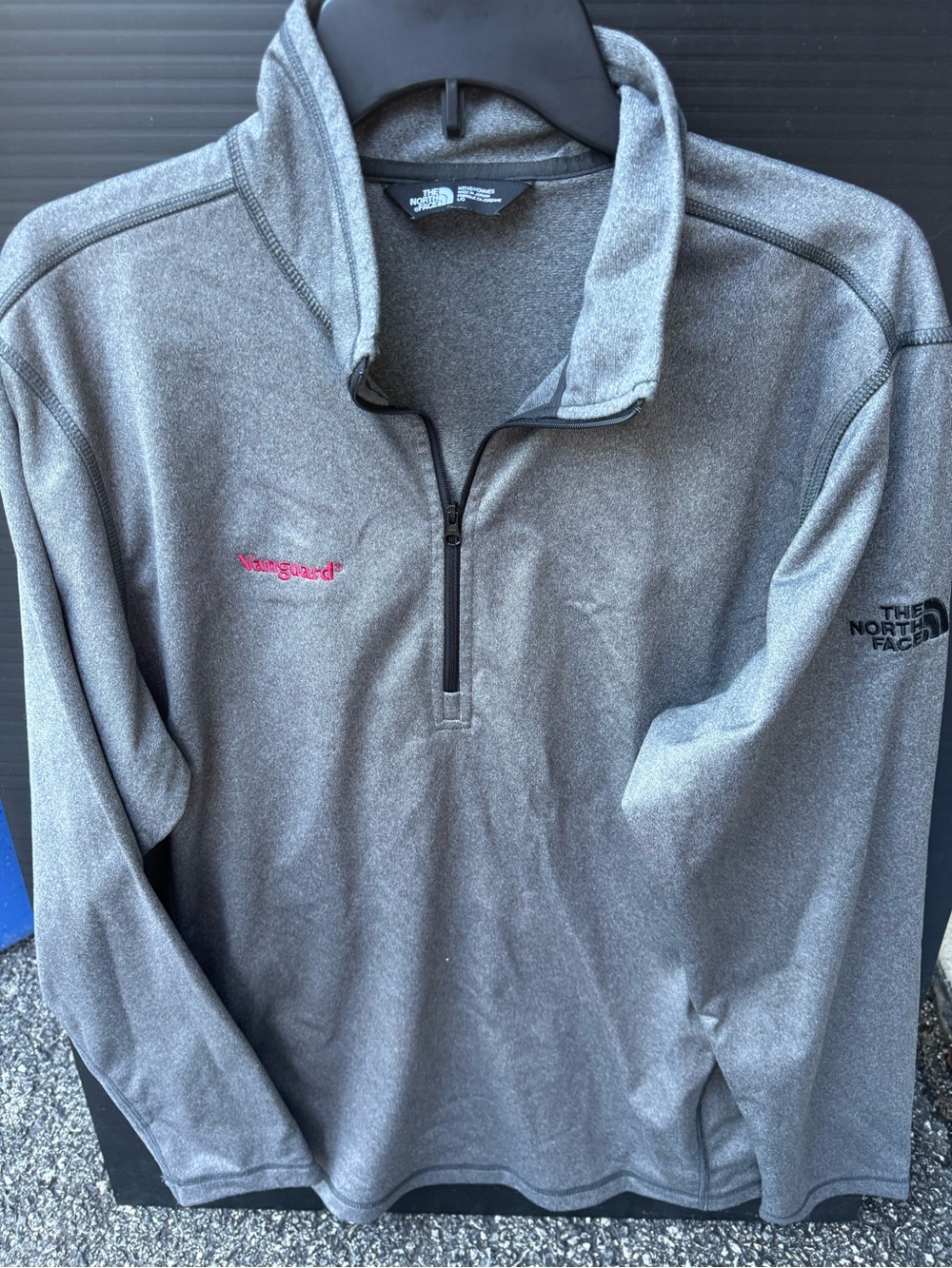 The North Face Men’s Gray Quarter-Zip pull over shirt Large